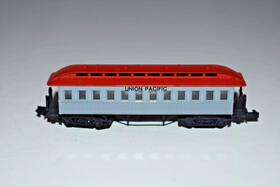 C38397 Arnold N Scale Union Pacific Passenger Wagon No Box