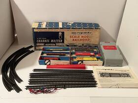 8843 Arnold Rapido Channel Master Set Engine Cars Track 1962 Vintage Box N