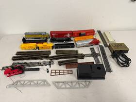 9-cars Athearn 025623390284 Vintage Tyco Ho Train Set Engine/9-cars/transformer/signs/people/instruct