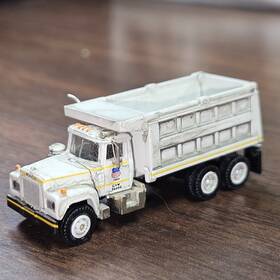 13861 Athearn N Mack R Dump Truck Union Pacific Weathered