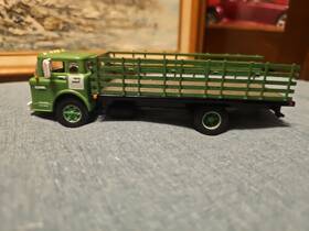 2733 Athearn Ho Burlington Northern Ford C-series With Stake Body