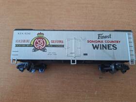 1424 Athearn 726317020837 Ho Scale 40ft Reefer Healdsburg Wines With Kadee Couplers #1424