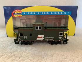 Athearn 797534075023 #7502 Ho Scale Burlington Northern Executive Wide Vision Caboose #154