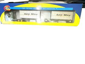 91140 Athearn Rtr Ho 1/87 Freightliner And 2 28ft Wedge Trailers Lee Way Semi Rig Built