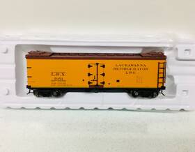 3002530-3 Atlas #3002530-3 Lackawana 40ft Re-built Wood Reefer 2 Rail New O Scale