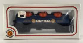 70100 Bachmann #70100 Item 42 Foot 3-dome Tank Car Union Pacific