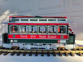 93943 Bachmann # Christmas North Pole Rapid Transit Closed Street Car