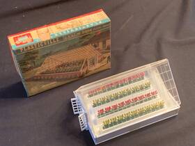 1804-149 Bachmann Industries 1904-149 Plasticville Greenhouse With Flowers Set #1804-149 O Scale W Box