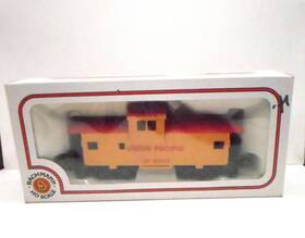 Up-25743 Bachmann Union Pacific Ho Scale Caboose Train Car Up 25743 Orange Red Used