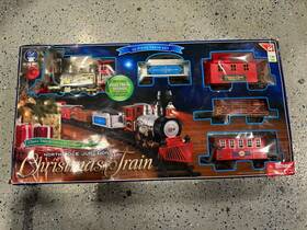 Blue Hat 694202313589 North Pole Junction 35 Pc Christmas Tree Train Set Lights Sound Tested
