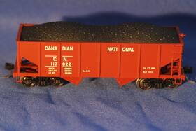117022 Bowser 820024411411 Canadian Nat Brown 2 Bay Hopper Car Rd. #117022 - Ho Scale #41141
