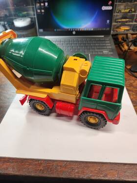 08520 Bruder Vintage Rare Lgb Unimog Cement Mixer Missing Steering Wheel And Chute