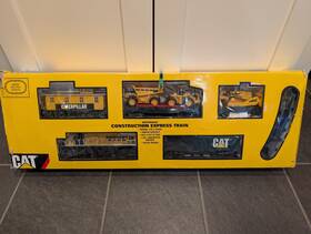 55650 Caterpillar Cat Equipment Motorized Construction Express Train Set Battery Operated W Tracks
