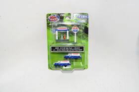 R-190 Classic Metal Works 60002 N Scale Mini Metals - Ih Tank Truck Standard With Service Sign And Gas Pumps