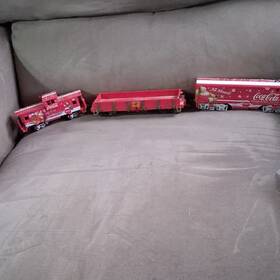 K140402 Coca-cola Ho Scale Christmas Train Set Rolling Stock Red White Green Analog Dc