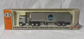 0004-001028 Con-cor Cab Over Semi And Sea Container Chiquita Bananas Ho Scale