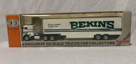 0004-001048 Con-cor Cabover Semi With Moving Van Bekins Ho Scale