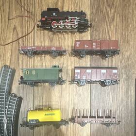 81-002 Db Deutsche Bahn M Rklin Ho Scale Steam Locomotive Br 81 002 With Freight Cars And Track