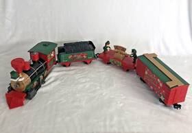 Eztec 019071621625 Happy Holiday Express Light And Music Christmas Train - No Tracks Included Works