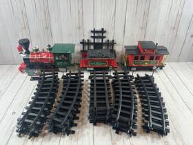 Eztec 639277868466 North Pole Express Christmas Train Set Plays Music