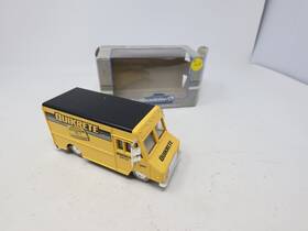 6-21656 K-line #6-21656 Used O Powered Railroadster Step Van Quikrete #247 Read