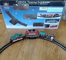 Lemax 728162349897 Carole Towne Express Holiday Village Train Set With 24 Inch Circular Track 2006