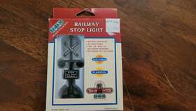 Lemax 728162842404 New Village Collection 4 Inch Railway Stop Light Battery Operated 1998 Train
