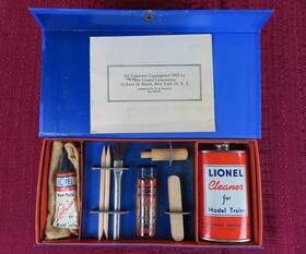 32324 Lionel Postwar 927 Lubricating Cleaning And Maintenance Kit - 1952 Ops Box