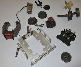 3927-parts Lionel #3927 Track Cleaning Car Assorted Parts