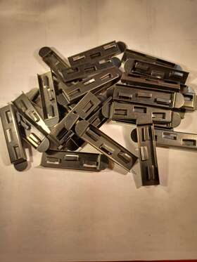Lionel 420012456564 Vintage Train Track Clips 3 Rail Tubular Gauge 32 Pieces Nos