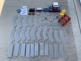 7-11631 Lionel Imagineering Polar Express Santa S Toy Factory Saw Mill With Train Tracks