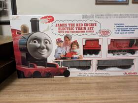 8-81014 Lionel - James The Red Engine Electric Train Set With Box