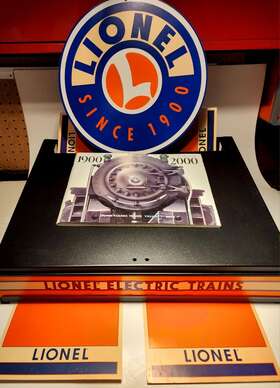 9-65948 Lionel Authorized-dealer Steel Catalog Display Center Very Rare New In Box