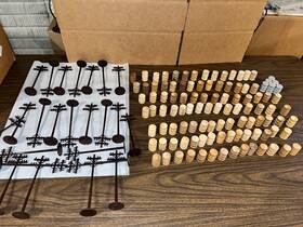 0209-6 Lionel And Marx 107 Mostly Postwar 0209 Wood Barrels/drums 25 0161 Utility Poles