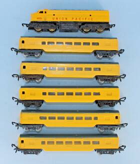 El.72 Lone Star El.62 Treble-o-lectric Union Pacific F7 Diesel And 5 Passenger Cars
