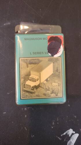 439-951 Magnuson Models Ho Scale L Series Van Kit