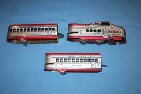 M10005 Marx M10005/732 Union Pacific Articulated Streamliner Locomotive With 2 Passenger Cars