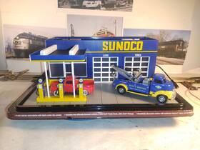 275-9413 Menards Sunoco Station O Scale With 4.5v Power Supply Customized Tow Truck