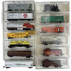 Model Power 037135034150 Lot Of 12 - N Scale Train Engine / Box Cars Tankers Life Like