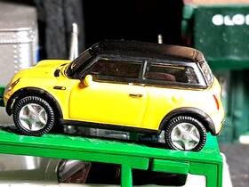 19130 Model Power Rtr 1 87 Ho Minis Mini Cooper Auto Yellow With Black Roof Car-built
