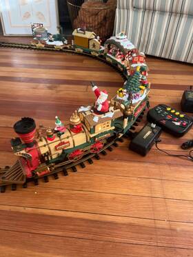 527-384 New Bright Industrial 52798 1996 Co. Ltd Holiday Express Toy Train Set