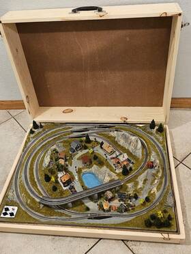 87040 Noch Z Scale Barenweiler Briefcase 72 X 51 18 Cm With Locomotive And Cars
