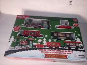 A19432 Peanuts Worldwide Snoopy Christmas Express 12 Piece Ready-to-play Train Set Toy
