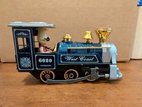 Glr8207 Pmt Holdings Ltd. West Coast 6020 Locomotive Toy Train Cartoon Driver Blue Gold
