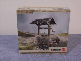 42031 Schleich Covered Well - Base Is 4-1/4 Inch Diameter Roof 4 X4 6 Tall