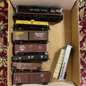 5358 Southern Pacific Model Train Rolling Stock Locomotive And Freight Cars Lot