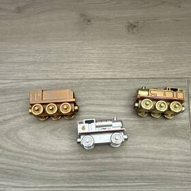 Thomas & Friends Fxx04 And Diecast Metal N Gauge Mini Train Engines Lot Of 3 Gold