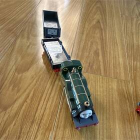 R9695 Thomas & Friends And Green Battery Locomotive Ho 1 87 Dc Analog Pre-built