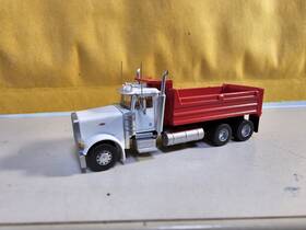 47972 Trainworx #47972 Peterbilt 379 White Dump Truck N-scale Red Bed