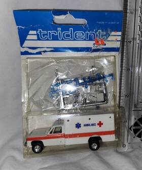 900024 Trident Ambulance Ho 90024 Usaf White Red Stripe Scale First Responder